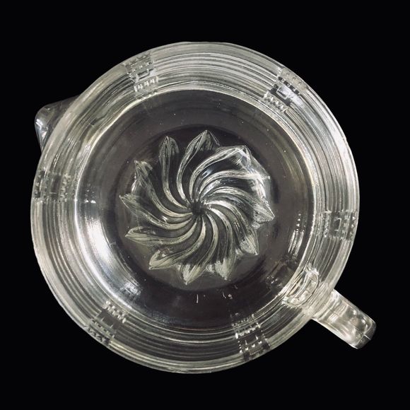 Vintage Hazel Atlas Juicer /Reamer Crystal Clear Glass Swirl Crisscross Pattern - Picture 5 of 5